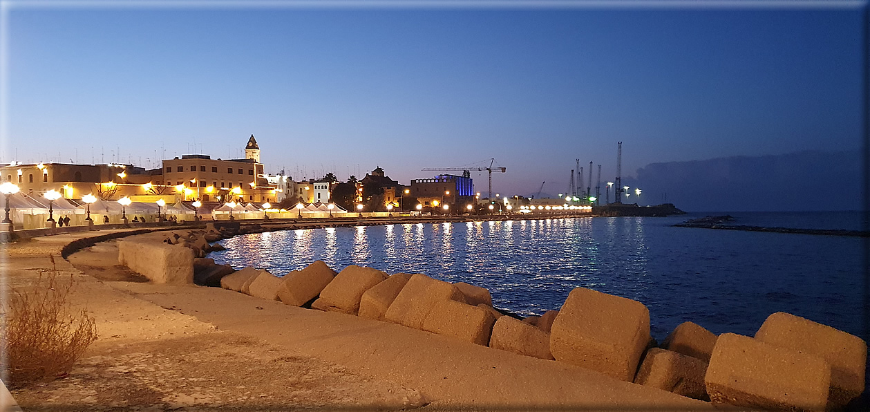 foto Bari di notte